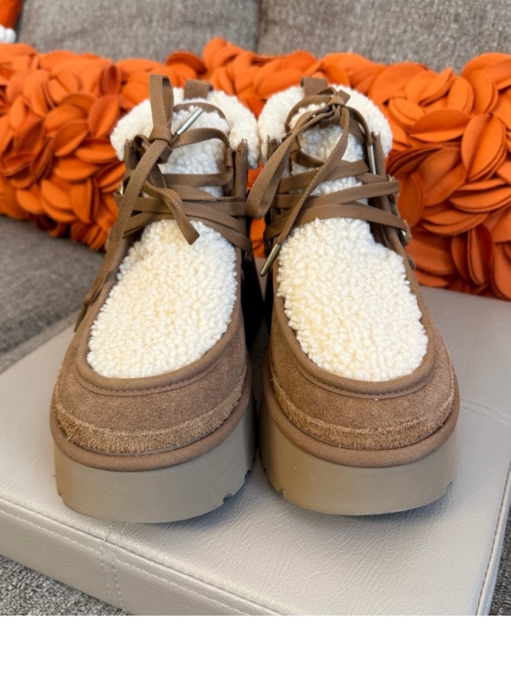 ❣️🆕UGG Classic New Heights Genuine Shearling Lace-Up Booties In Chestnut❣️ - Picture 3 of 10